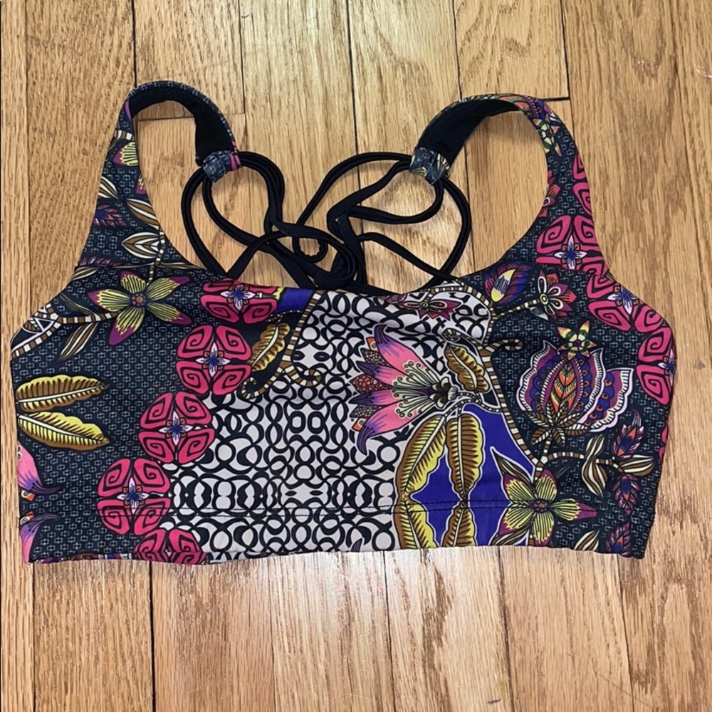 Onzie Chic Sports Bra